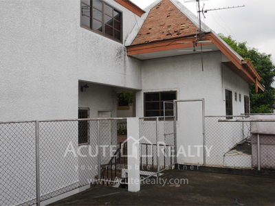 House · For rent & sale · 4 bedrooms